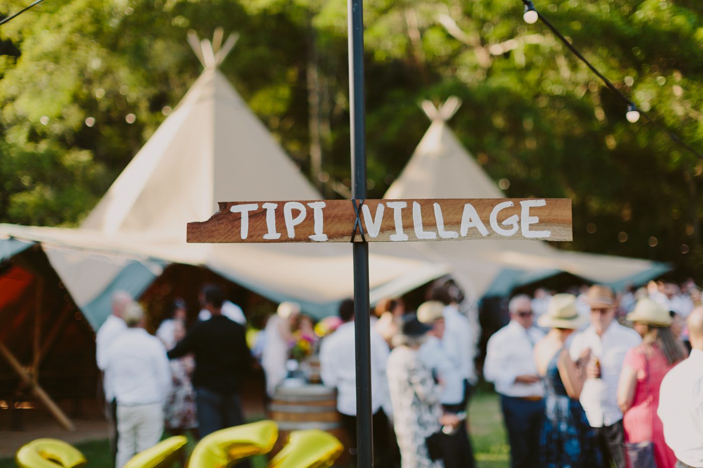 https://goldcoasttipis.com.au/diy-wedding-checklist/